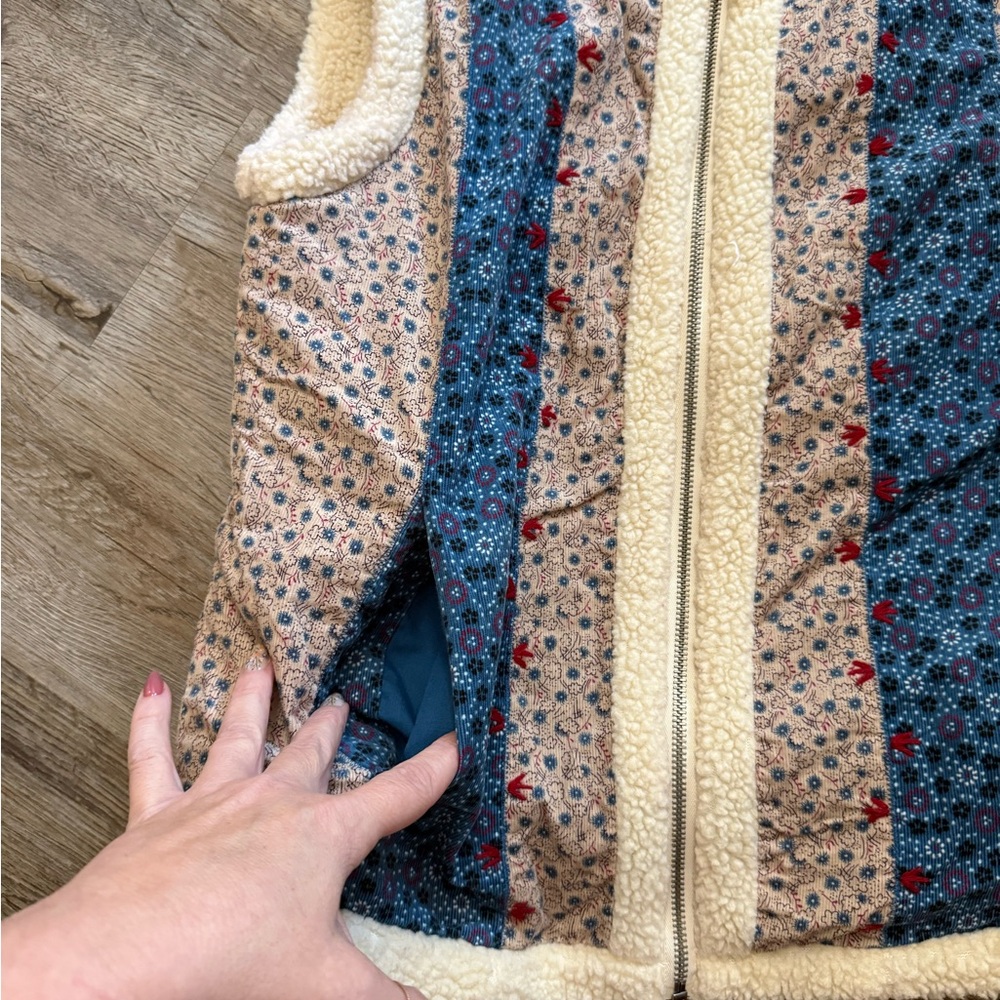 Kimchi & Blue • Boho Floral Micro Corduroy Sherpa Vest - Picture 6 of 13